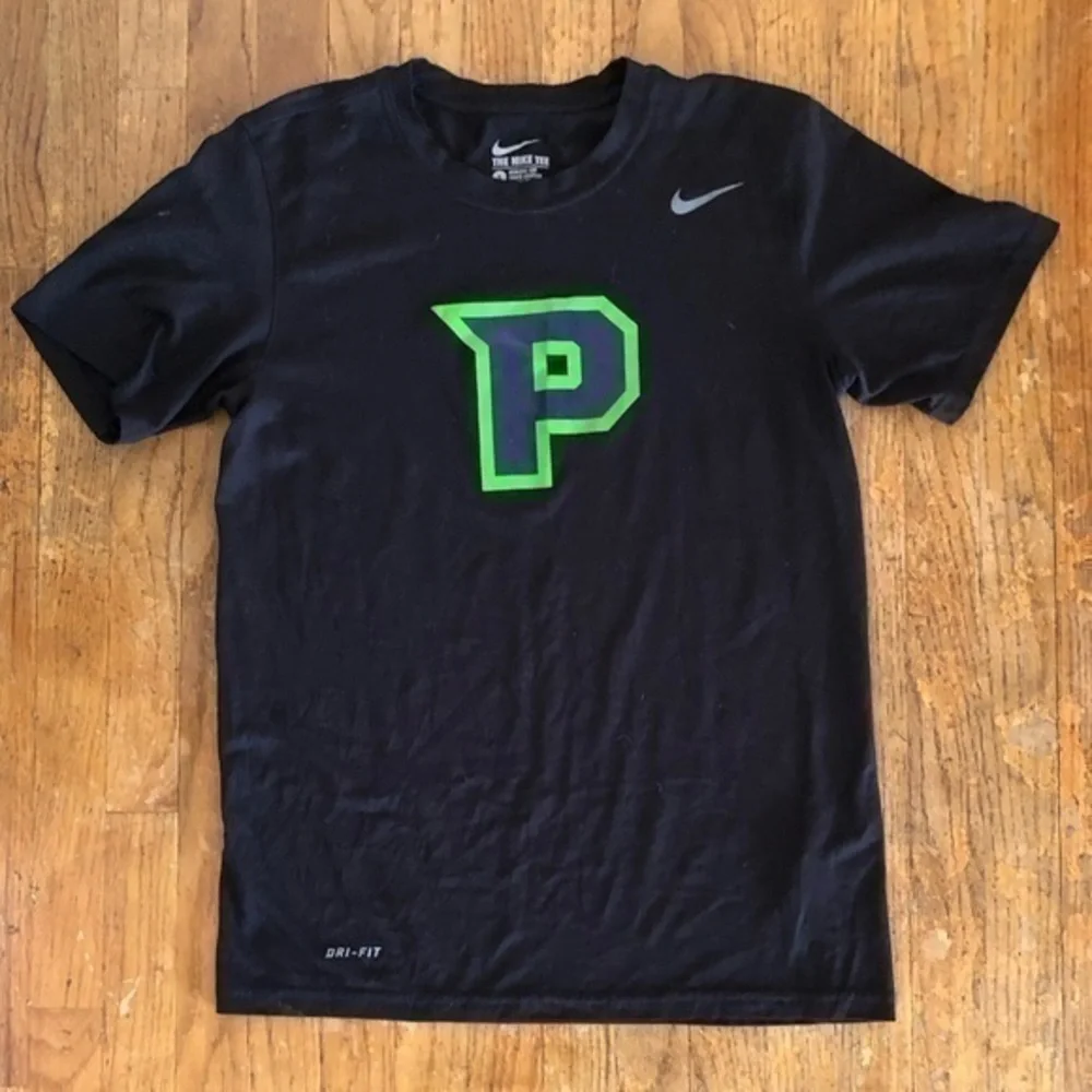 Nike Dri Fit fitted short sleeve shirt youth small